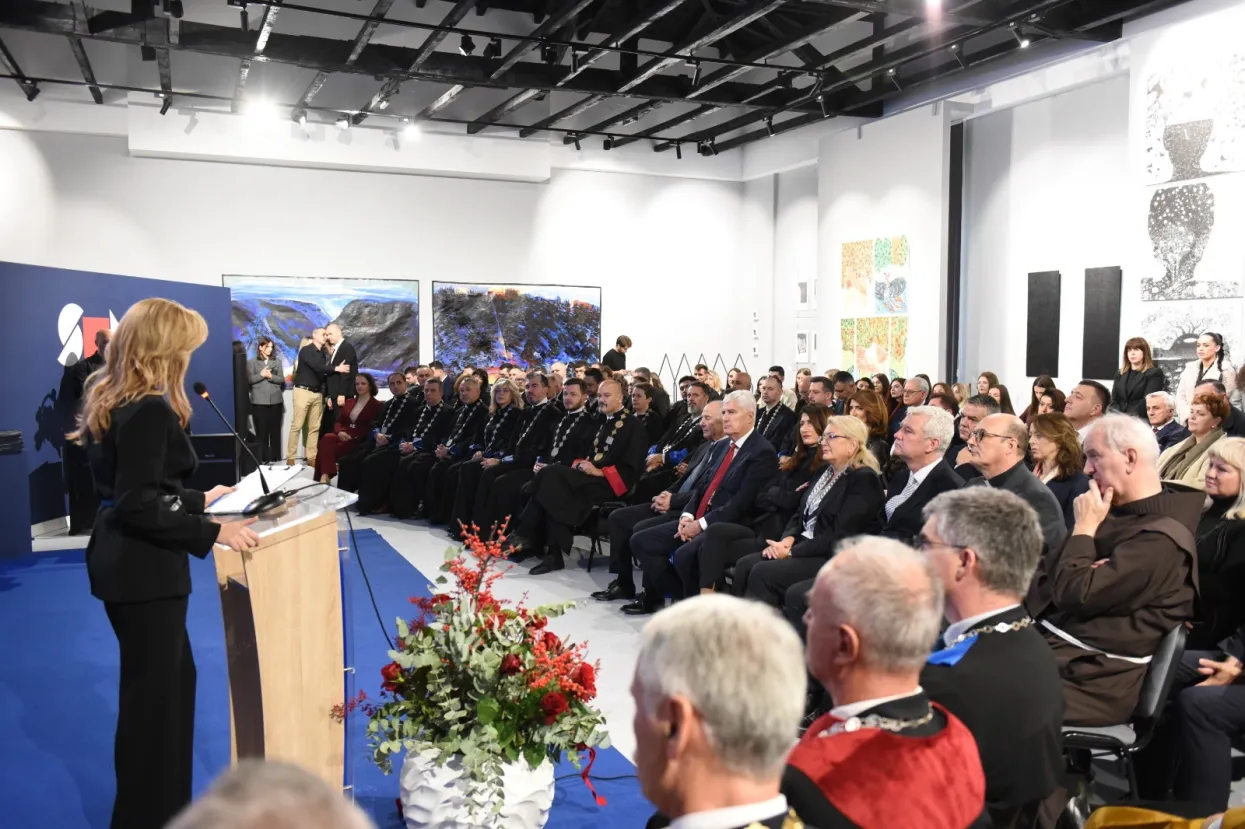 Svečana sjednica Sveučilišta u Mostaru: 48 godina posvećenosti studentima, znanosti i izvrsnosti; istaknut doprinos Sveučilišta u oblikovanju obrazovanja i budućnosti BiH 