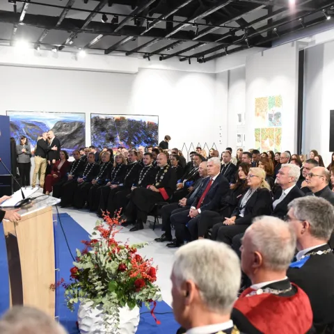 Svečana sjednica Sveučili&scaron;ta u Mostaru: 48 godina posvećenosti studentima, znanosti i izvrsnosti; istaknut doprinos Sveučili&scaron;ta u oblikovanju obrazovanja i budućnosti BiH 