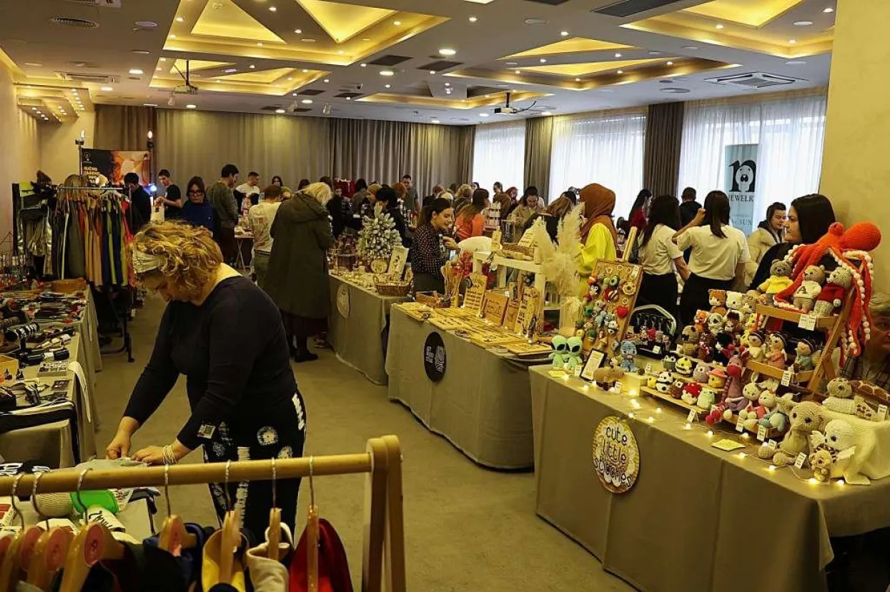 'RUKE. Art Bazaar' u Mostaru okupio preko 40 malih poduzetnika i kreativaca iz cijele BiH