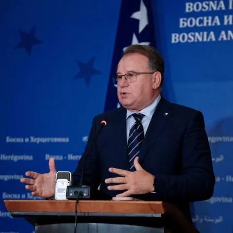 Nermin Nik&scaron;ić