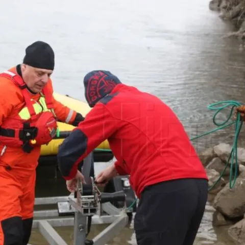 Prevrnuo se čamac s migrantima na Savi