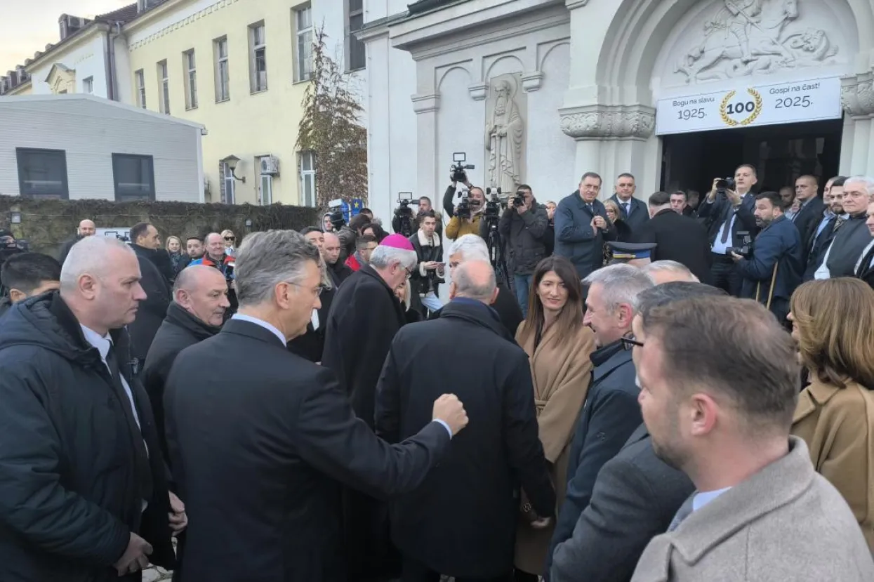 Hrvatski premijer Andrej Plenković u Banjoj Luci s biskupom Majićem