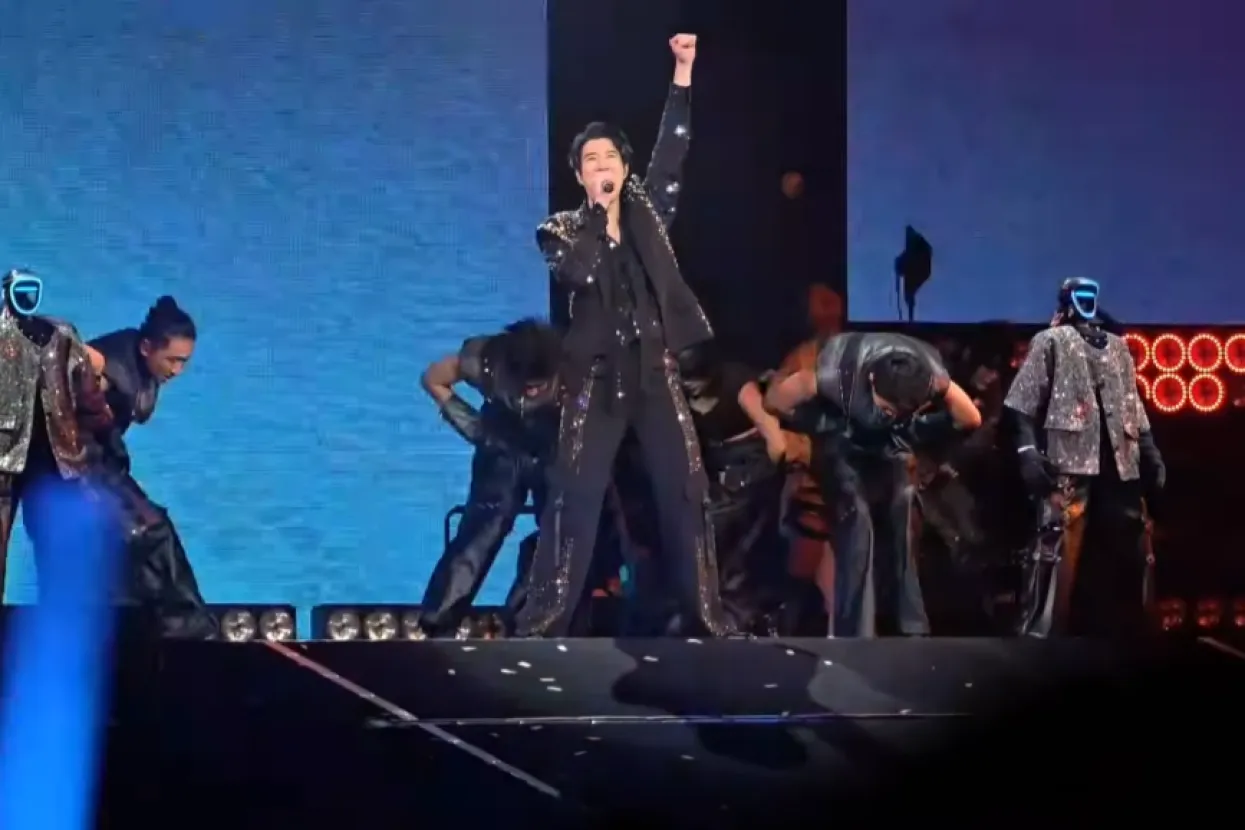 Roboti na koncertu popularnog kineskog pjevača Wang Leehoma