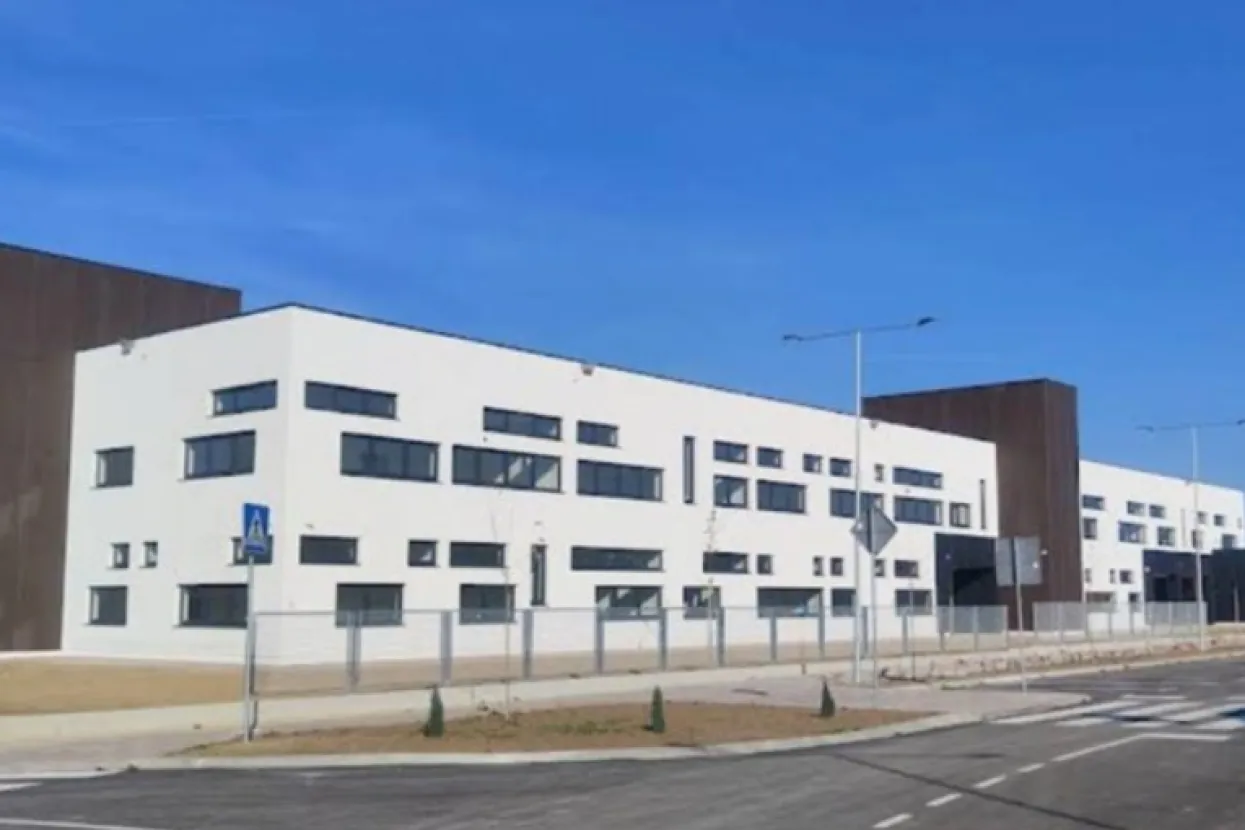 &Scaron;kola u Lakta&scaron;ima