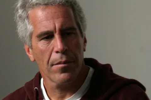 Trump je zbog incidenta s 18-godi&scaron;njakinjom izbacio Epsteina iz svog kluba"