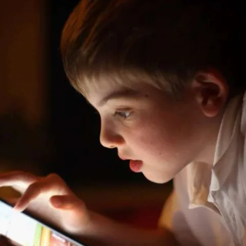 Vrijeme provedeno na mobitelu svjesno utječe na pona&scaron;anje djece