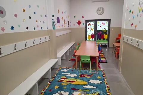 LJUBU&Scaron;KI, 4. kolovoza (FENA) &ndash; Dječji vrtić Ljubu&scaron;ki u ponedjeljak je otvorio novu podružnicu u samom sredi&scaron;tu grada, gdje živi najveći broj mladih obitelji s malom djecom, čime će se značajno povećati kapaciteti ustanove i omogućiti prijem novih mali&scaron;ana.(Foto FENA/Dječji vrtić Ljubu&scaron;ki)