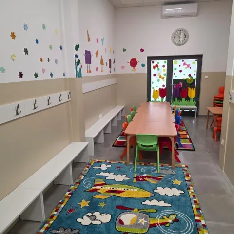 LJUBU&Scaron;KI, 4. kolovoza (FENA) &ndash; Dječji vrtić Ljubu&scaron;ki u ponedjeljak je otvorio novu podružnicu u samom sredi&scaron;tu grada, gdje živi najveći broj mladih obitelji s malom djecom, čime će se značajno povećati kapaciteti ustanove i omogućiti prijem novih mali&scaron;ana.(Foto FENA/Dječji vrtić Ljubu&scaron;ki)