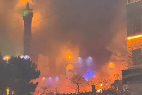 Zapaljena džamija u Teheranu