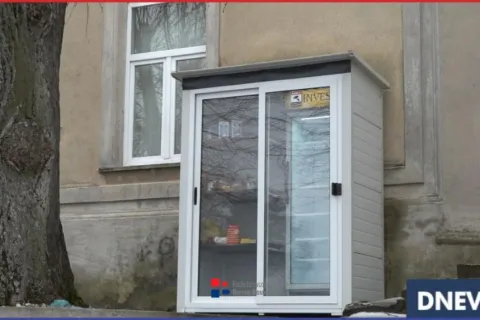 Učenici livanjske gimnazije kroz "Hladnjak dobrote" podijelili gotovo 5 tona hrane