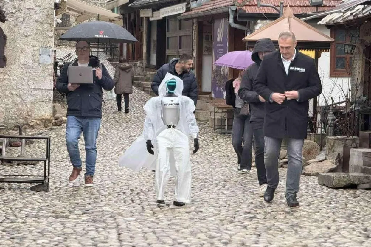 Humanoidni robot odbio skočiti sa Starog mosta u Mostaru