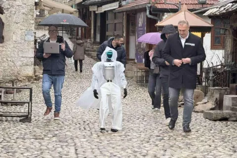 Humanoidni robot odbio skočiti sa Starog mosta u Mostaru