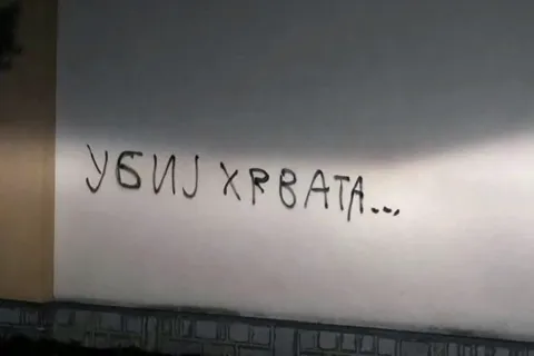 Prijeteća poruka na katoličkoj crkvi u Tesliću