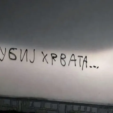 Prijeteća poruka na katoličkoj crkvi u Tesliću