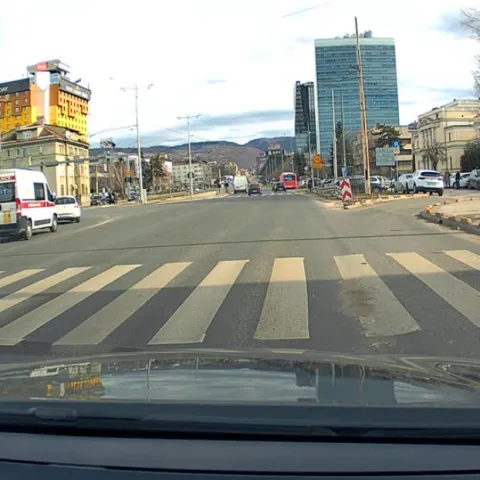 Kamera uhvatila trenutak tramvajske nesreće u Sarajevu