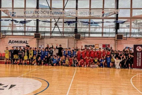KS Herceg Bosne uručio lopte klubovima Mini basket lige za dječake