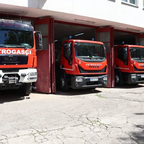 MOSTAR, 7. svibnja (FENA) - Profesionalna vatrogasna postrojba (PVP) Mostar u srijedu je proslavila MeД'unarodni dan vatrogasaca, sv.Florijana - nebeskog zaЕЎtitnika vatrogasaca.(Foto FENA/Mario Obrdalj)