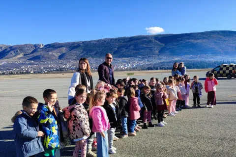 Djeca iz vrtića ispratila Zrinjski na let za London