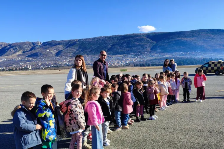 Djeca iz vrtića ispratila Zrinjski na let za London