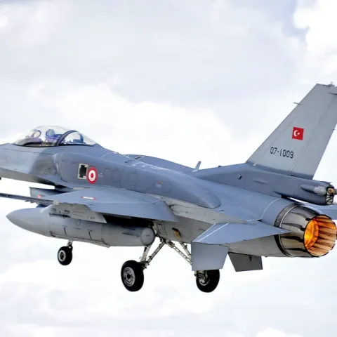 Turski F-16
