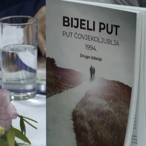 U povodu 10. godi&scaron;njice smrti dr. Slobodana Langa, u Vitezu je upriličena promocija drugog izdanja knjige "Bijeli put, put čovjekoljublja 1994." autora Davora Kolende