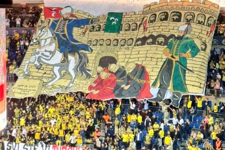 Transparent navijača Fenerbahčea