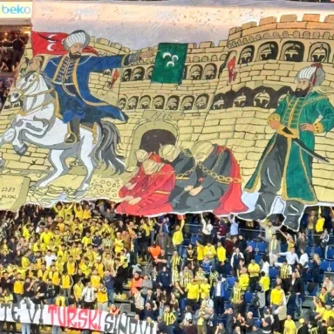 Transparent navijača Fenerbahčea