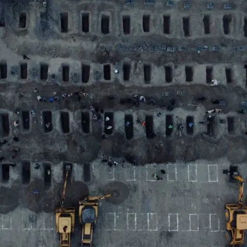 Grobovi za ubijene djevojčice u napadu na Iran