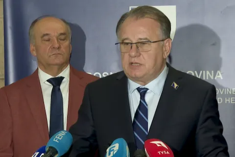 Nermin Nik&scaron;ić