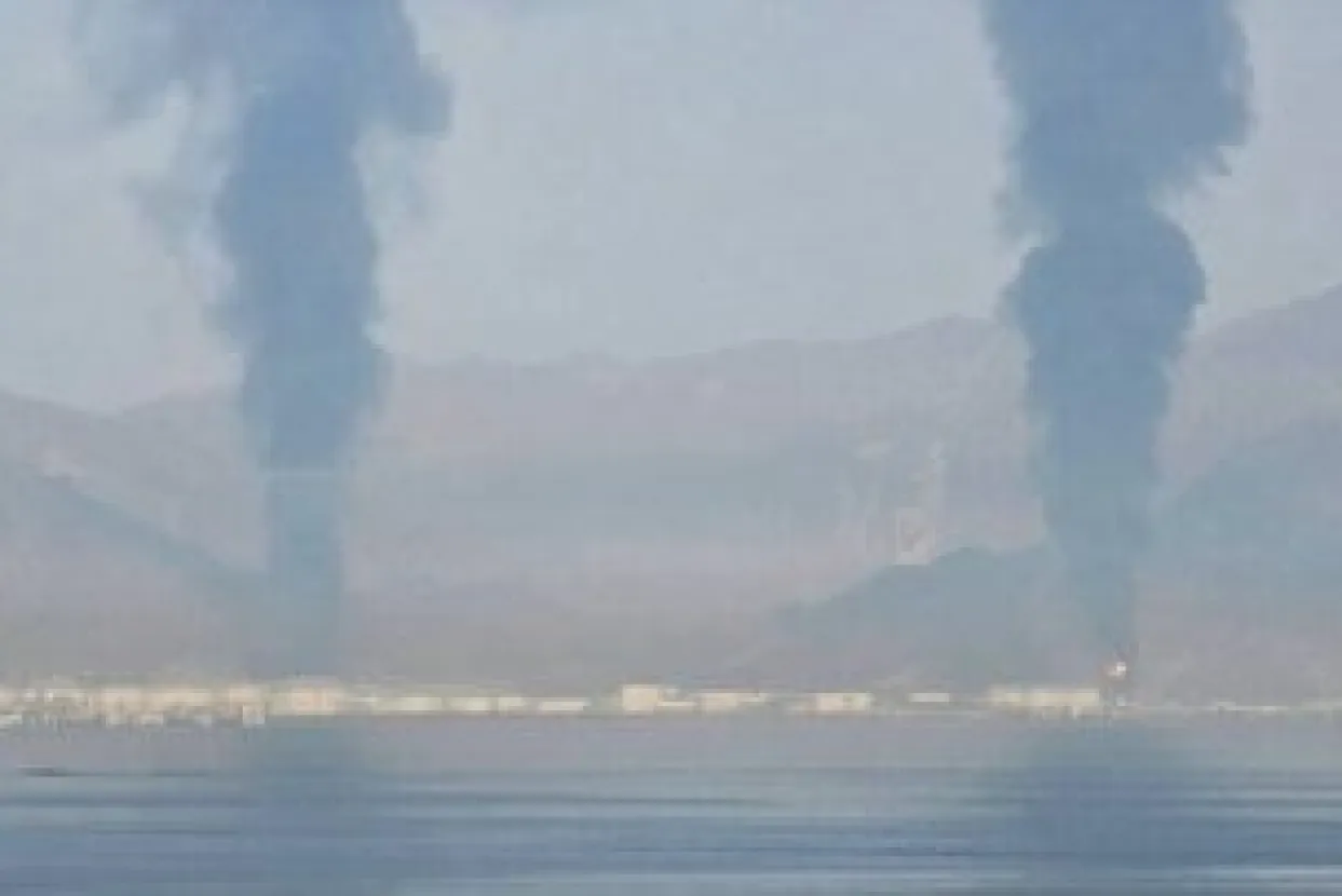 U važnoj naftnoj luci Fujairah u Ujedinjenim Arapskim Emiratima izbio je požar nakon napada dronom