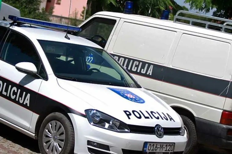 Internetom se &scaron;irile lažne vijesti o crnom vozilu: Policija utvrdila pravu istinu o događaju u Posu&scaron;ju