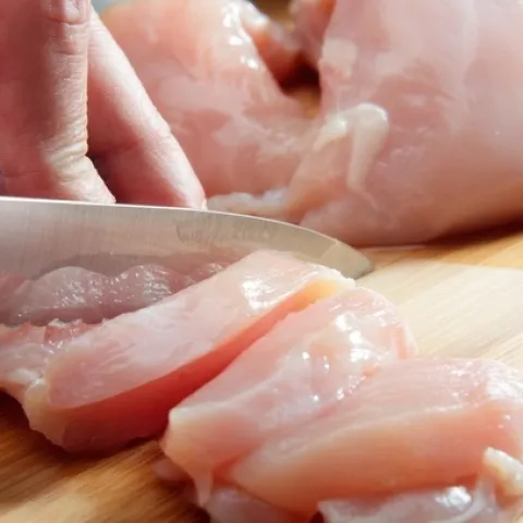 Europska unija zabranila uvoz pilećeg mesa iz BiH. U najboljem slučaju zabrana će trajati jo&scaron; 30 dana