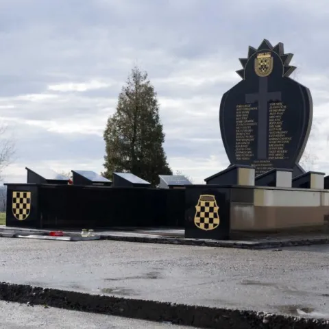 Spomen-obilježje hrvatskim žrtvama i 103. brigadi HVO-a u Modranu kod Dervente