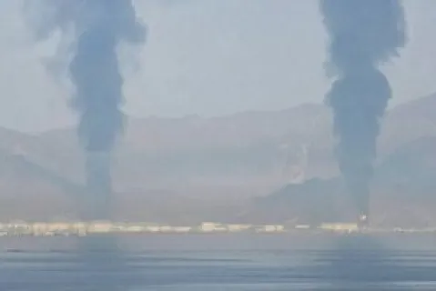 U važnoj naftnoj luci Fujairah u Ujedinjenim Arapskim Emiratima izbio je požar nakon napada dronom