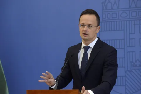 Peter Szijj&aacute;rt&oacute;