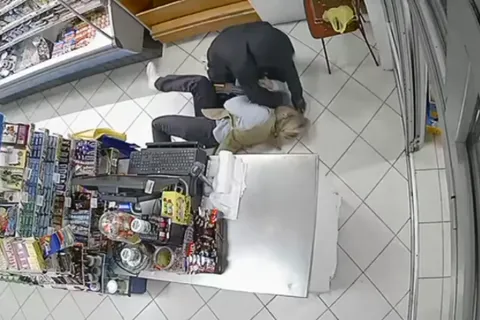 Hrabra djelatnica se suprostavila pljačka&scaron;u