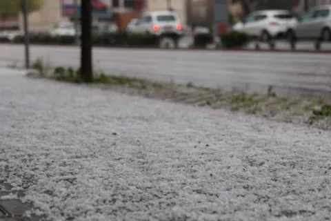 Ki&scaron;a i tuča u Mostaru