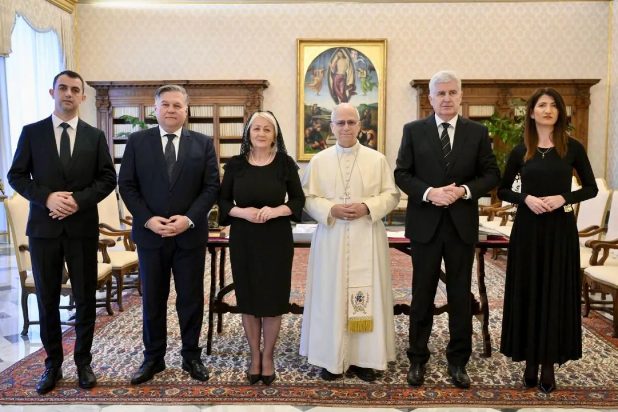 Susret s Papom: Suglasje o budućnosti BiH, hrvatski dužnosnici uputili poziv za dolazak u Mostar i BiH