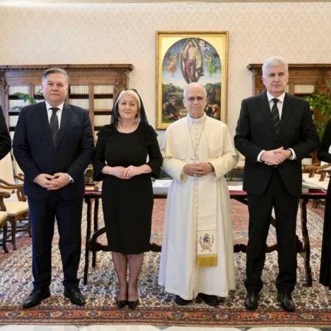 Susret s Papom: Suglasje o budućnosti BiH, hrvatski dužnosnici uputili poziv za dolazak u Mostar i BiH