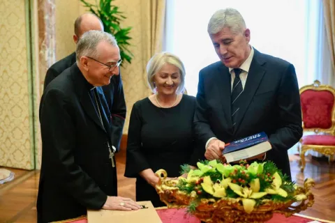 Kardinal Pietro Parolin, Kri&scaron;to i Čović