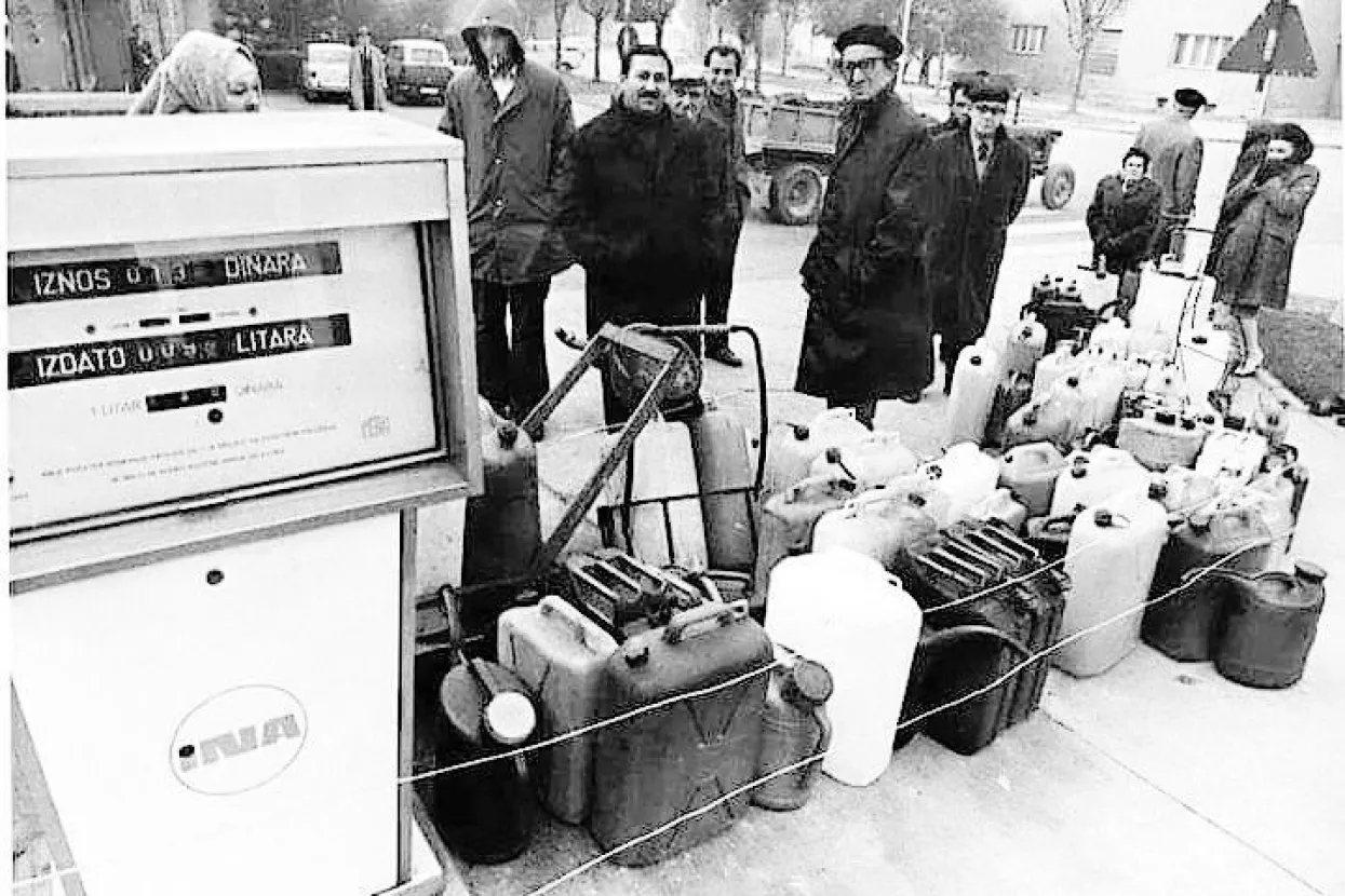 Redovi za gorivo u biv&scaron;oj Jugoslaviji