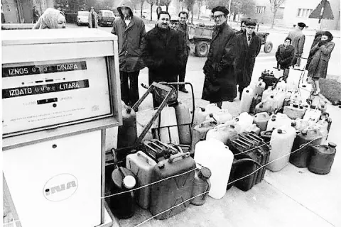 Redovi za gorivo u biv&scaron;oj Jugoslaviji