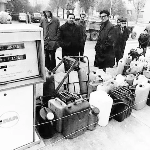 Redovi za gorivo u biv&scaron;oj Jugoslaviji