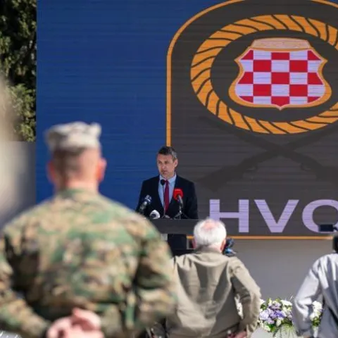 U Mostaru održana svečanost povodom 34 godine HVO-a i 21 godine 1. gardijske pukovnije