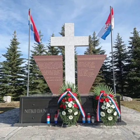 Nakon 7 dana borbe i otpora, na dana&scaron;nji dan 1992. pao je Kupres, grad-heroj