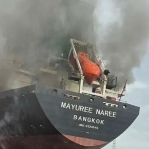 Pogođeni brod u Hormu&scaron;kom tjesnacu