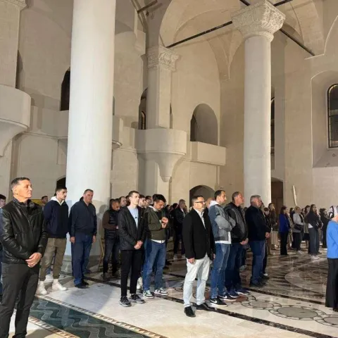 Veliki broj vjernika proslavio Vaskrs u mostarskoj Sabornoj crkvi