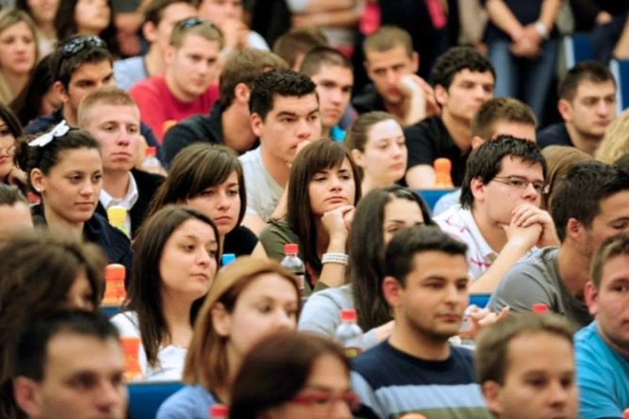 Ured za Hrvate: Za 2.000 studentskih stipendija, oko 3.500 prijava