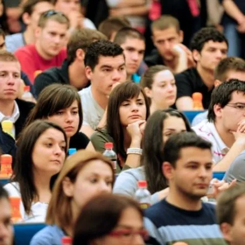 Ured za Hrvate: Za 2.000 studentskih stipendija, oko 3.500 prijava