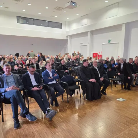 U Kninu održana promocija dokumentarnog filma ''Konjic 365 dana'' povodom 34. obljetnice utemeljenja HVO-a